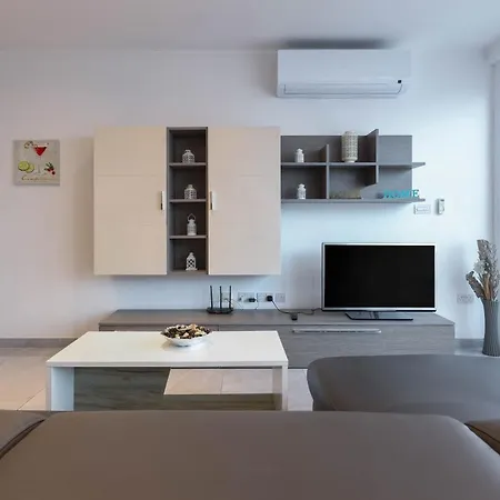 Pretty Beachfront Penthouse In * Mellieħa