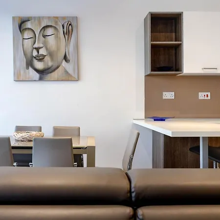 Pretty Beachfront Penthouse In Daire *