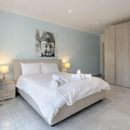 Pretty Beachfront Penthouse In Daire *