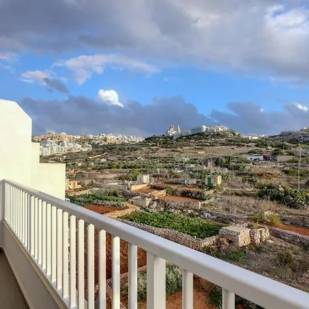 Premium Seafront Apartment With Panoramic Bay Views *