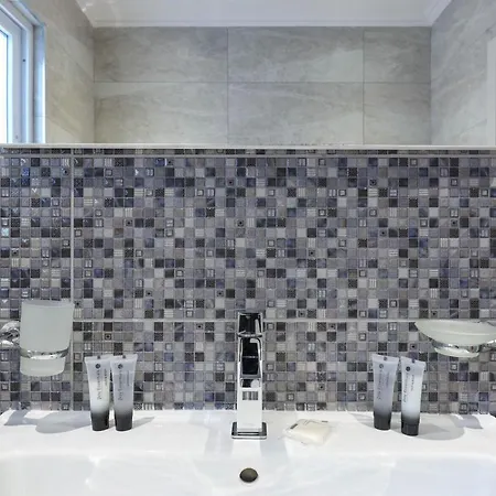 Premium Seafront Apartment With Panoramic Bay Views