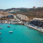 Apartamento Pretty Beachfront Penthouse In Mellieħa