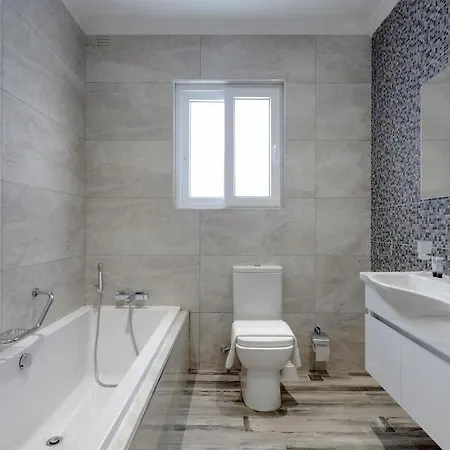 Pretty Beachfront Penthouse In * Mellieha