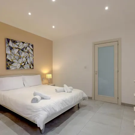 Pretty Beachfront Penthouse In
