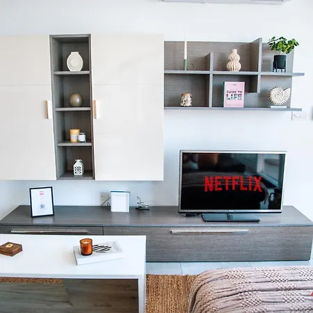 Pretty Beachfront Penthouse In Διαμέρισμα Mellieħa