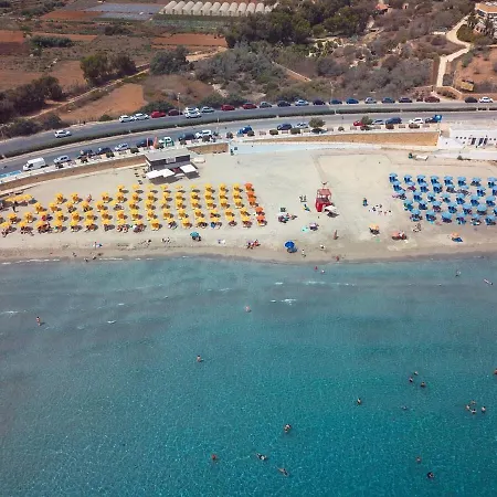 Pretty Beachfront Penthouse In Διαμέρισμα