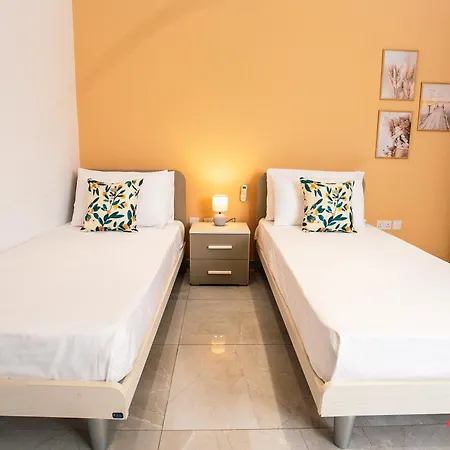 Pretty Beachfront Penthouse In Διαμέρισμα *