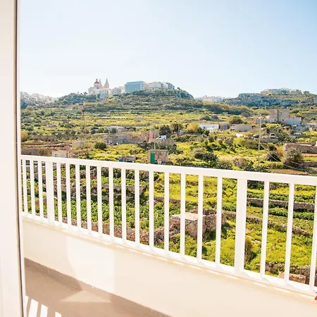 Apartman Pretty Beachfront Penthouse In *
