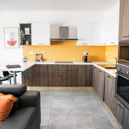 Pretty Beachfront Penthouse In * Mellieħa