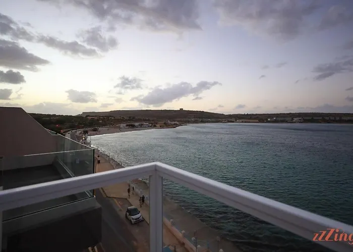 Appartement Pretty Beachfront Penthouse In *