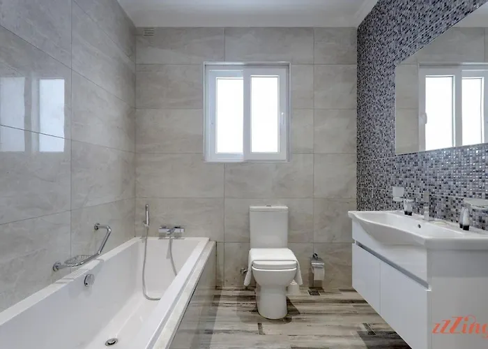 Pretty Beachfront Penthouse In Διαμέρισμα *