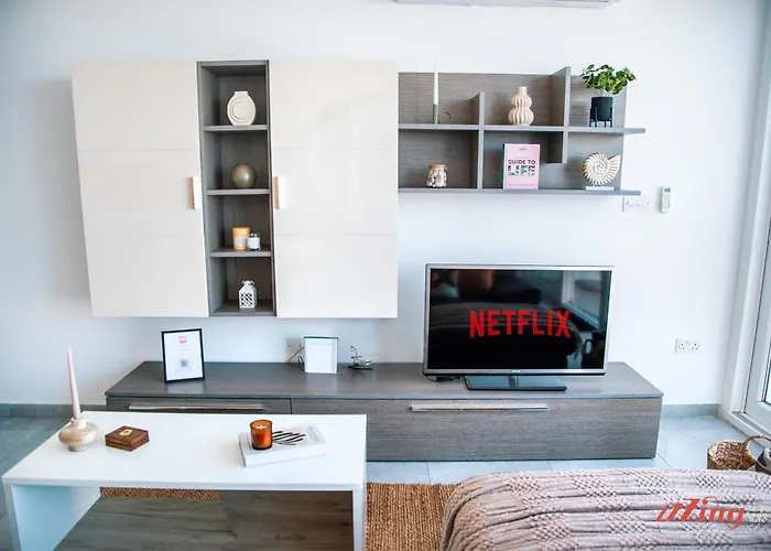 Pretty Beachfront Penthouse In Διαμέρισμα Mellieħa