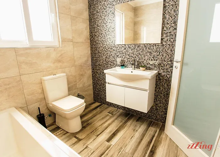 Pretty Beachfront Penthouse In Διαμέρισμα *