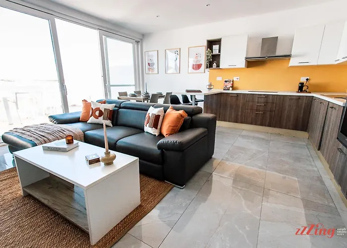 Pretty Beachfront Penthouse In Διαμέρισμα *